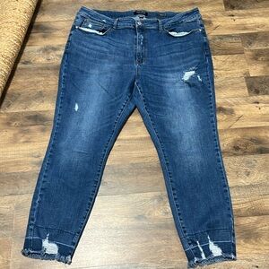 Judy Blue skinny fit raw hem at ankle jeans size 22W